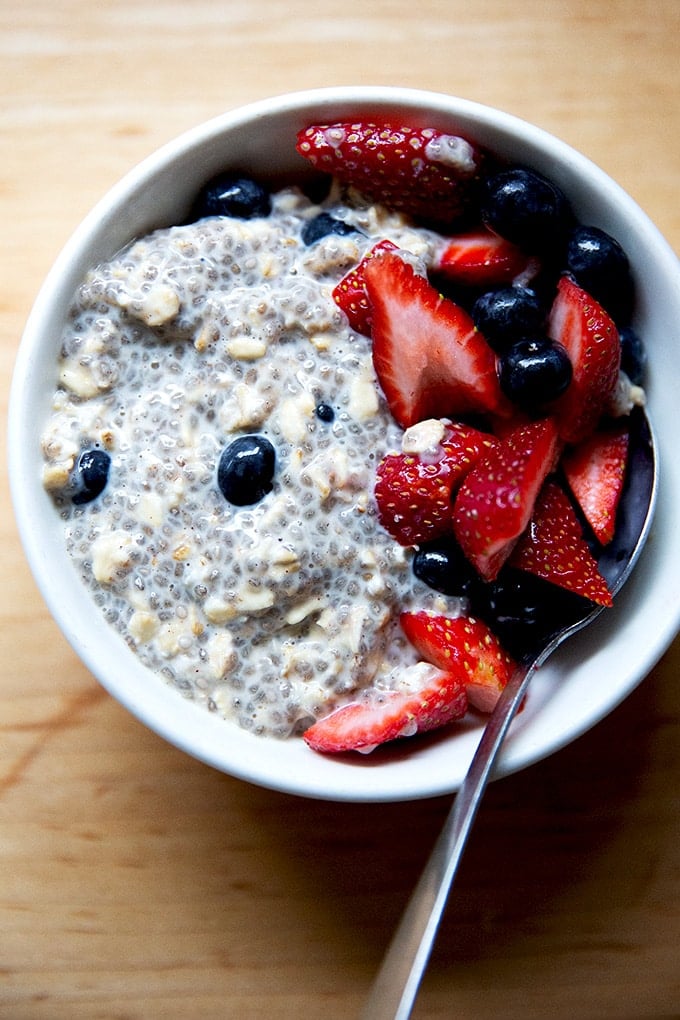 Perfectly Creamy Overnight Chia Oats: Gluten-Free & Dairy-Free Recipe